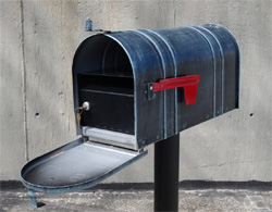 Basic standard mailbox with locking mailbox insert